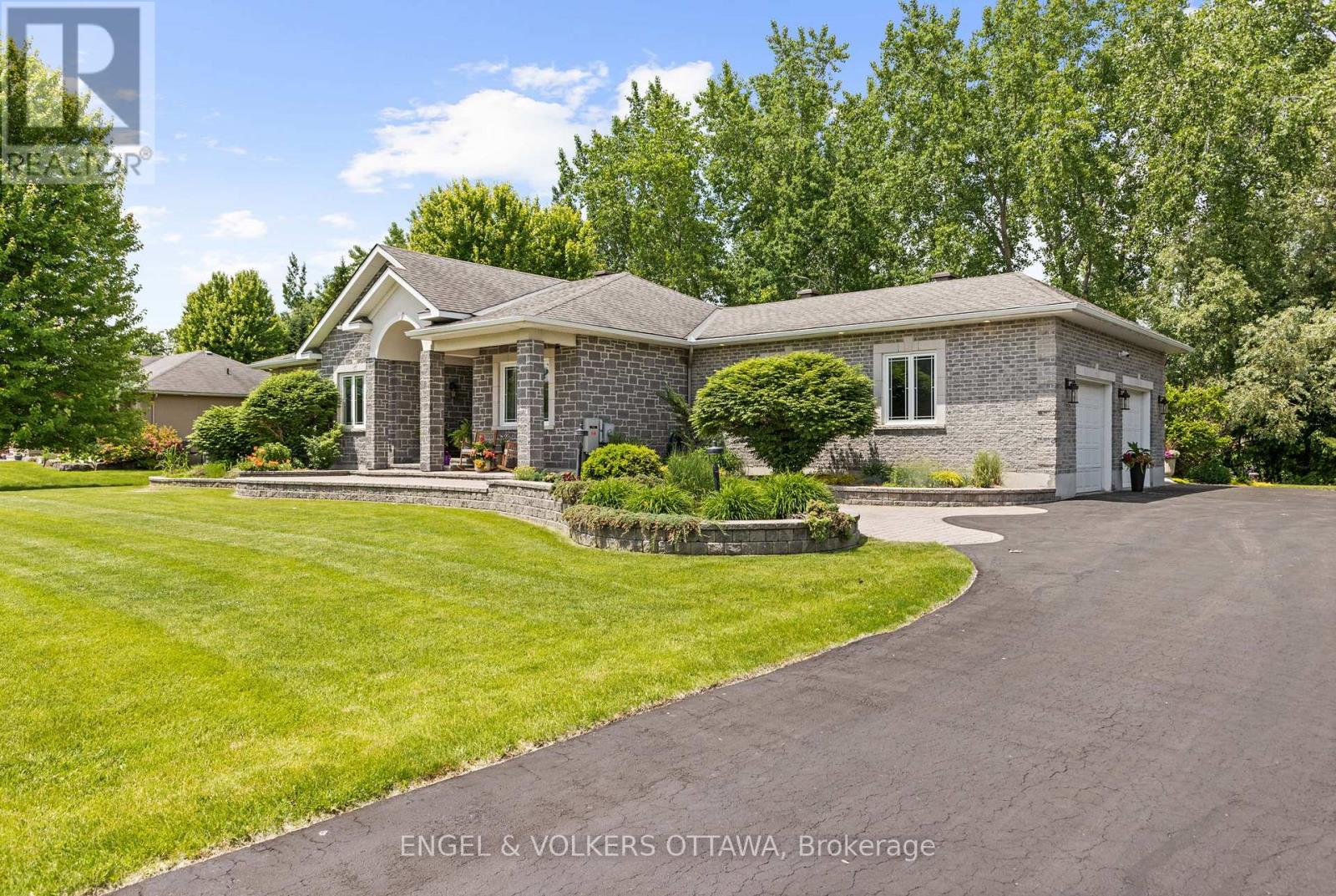 Property at 6957 LAKE FOREST WALK image 3