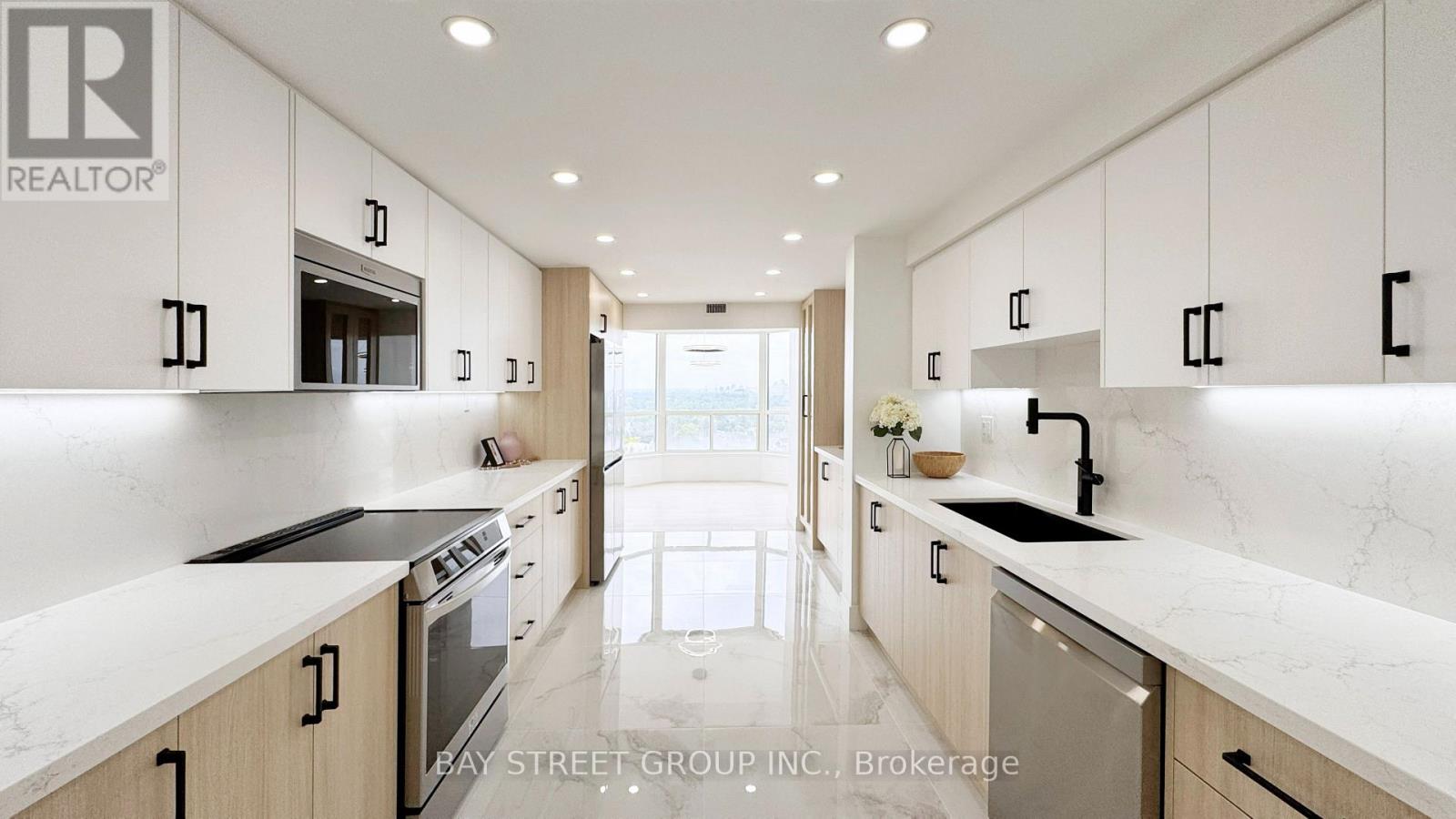 Property at 1509 - 1 CLARK AVENUE W image 2
