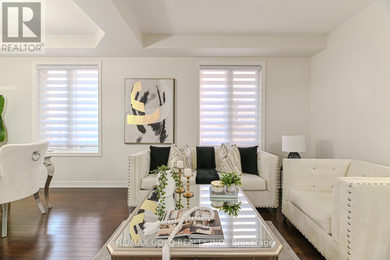 Property at 9 NATRONIA TRAIL image 4