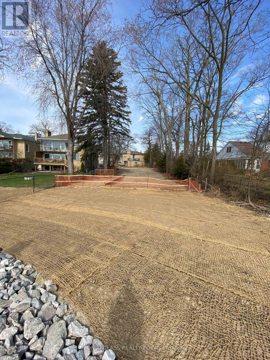 9 Carlis Place, Mississauga, Ontario  L5G 1A8 - Photo 10 - W12287330