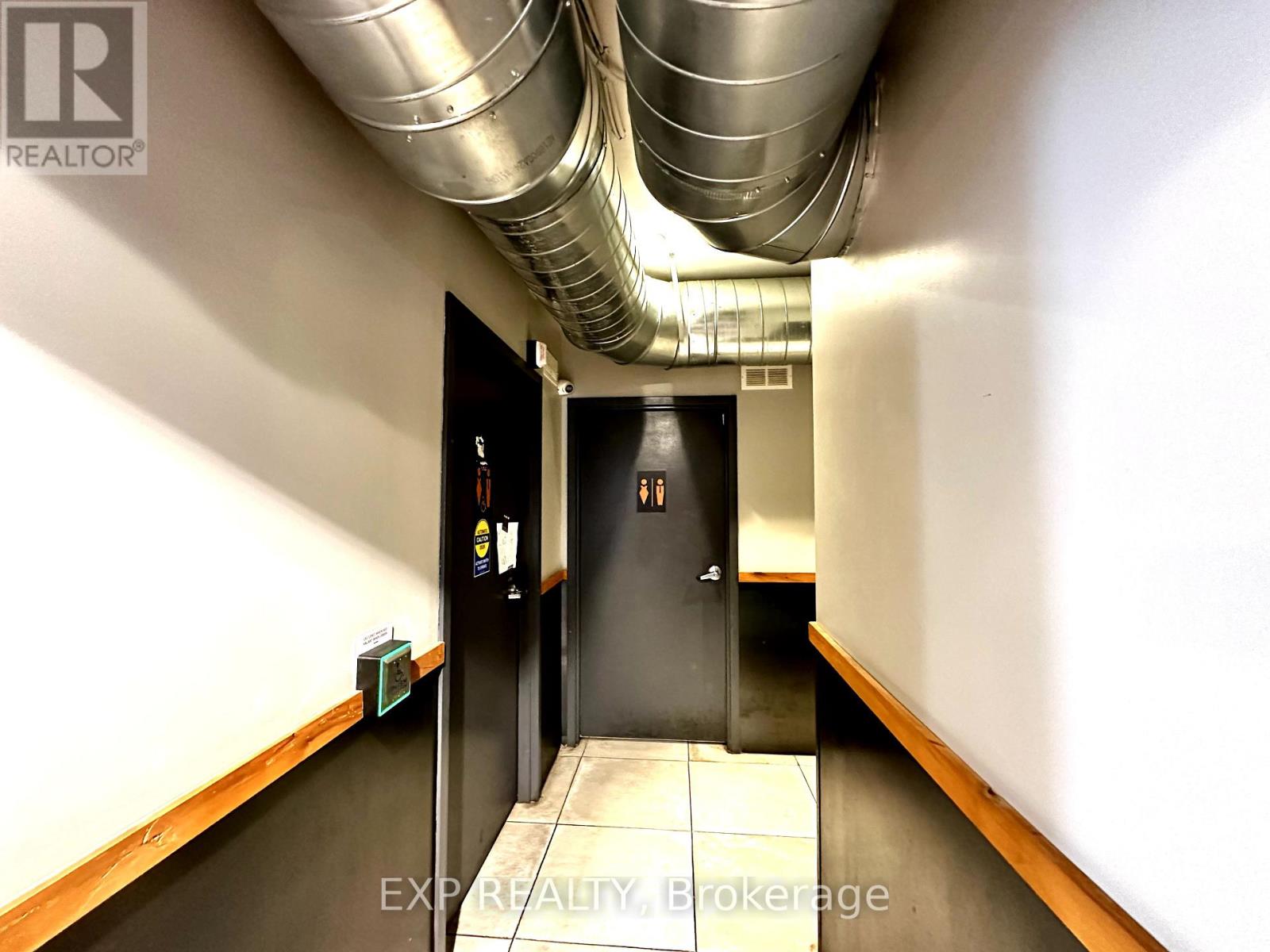 162 Lakeshore Road E, Oakville (Oo Old Oakville), Ontario  L6J 1H6 - Photo 32 - W12287332