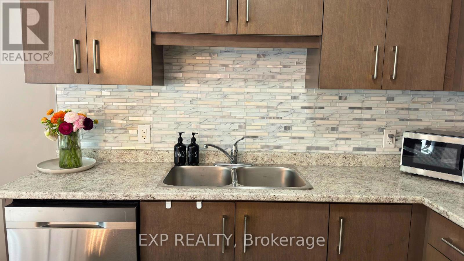 14 - 60 Canterbury Drive, St. Catharines, Ontario  L2P 0E7 - Photo 7 - X12287344