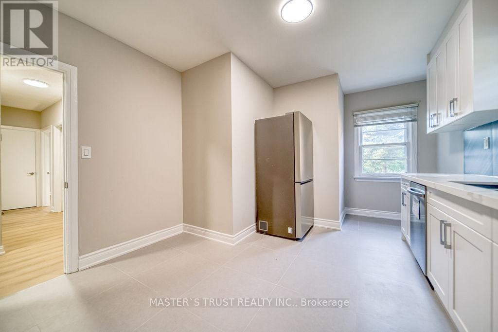 Main - 82 Oxford Street, Richmond Hill, Ontario  L4C 4L5 - Photo 10 - N12287341