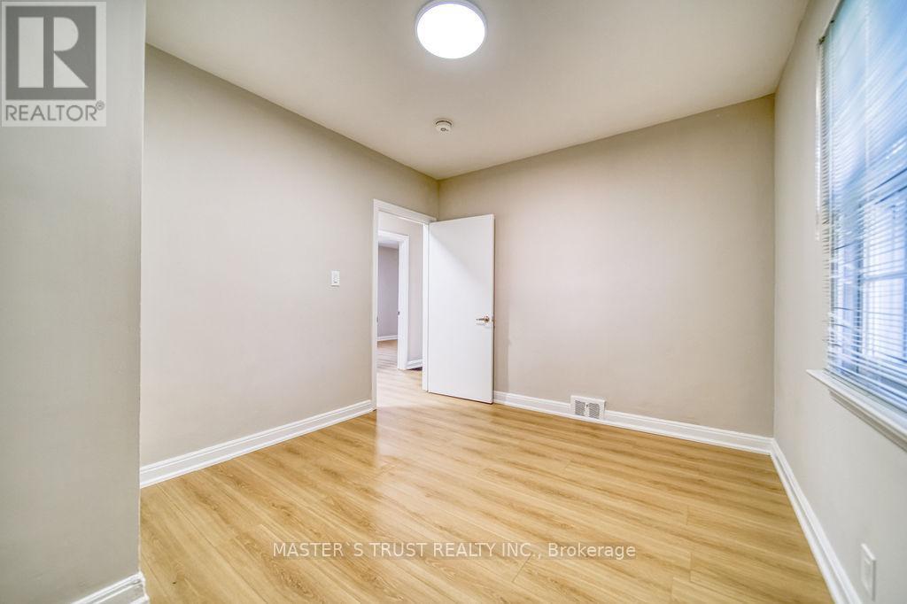 Main - 82 Oxford Street, Richmond Hill, Ontario  L4C 4L5 - Photo 13 - N12287341