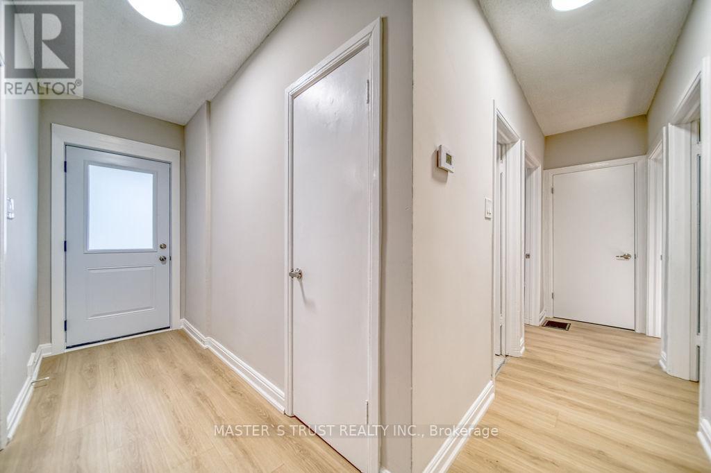 Main - 82 Oxford Street, Richmond Hill, Ontario  L4C 4L5 - Photo 4 - N12287341