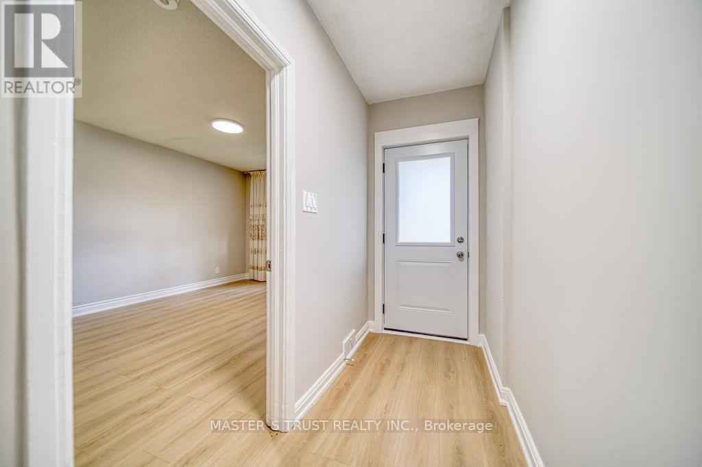 Main - 82 Oxford Street, Richmond Hill, Ontario  L4C 4L5 - Photo 5 - N12287341