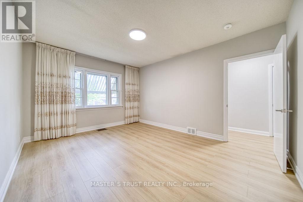 Main - 82 Oxford Street, Richmond Hill, Ontario  L4C 4L5 - Photo 7 - N12287341