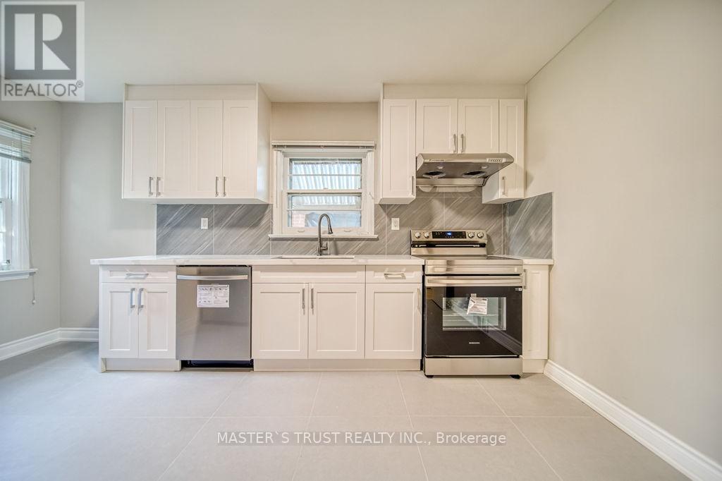 Main - 82 Oxford Street, Richmond Hill, Ontario  L4C 4L5 - Photo 8 - N12287341