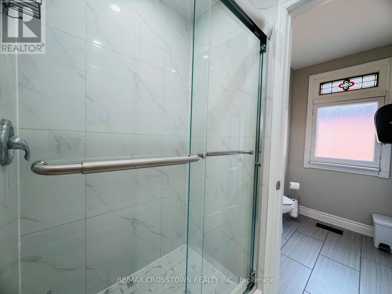 Upper - 178 Dunlop Street W, Barrie, Ontario  L4N 1B3 - Photo 10 - S12287337