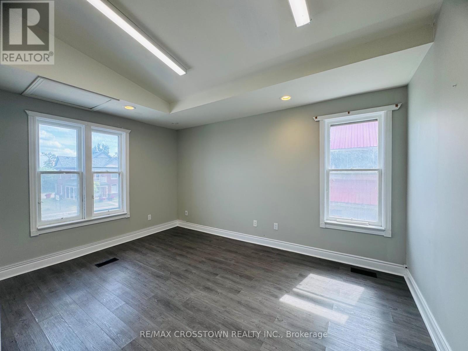 Upper - 178 Dunlop Street W, Barrie, Ontario  L4N 1B3 - Photo 3 - S12287337