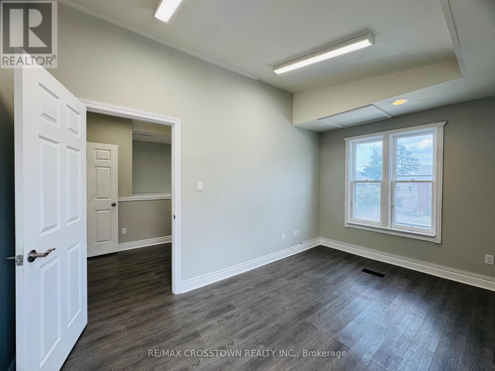Upper - 178 Dunlop Street W, Barrie, Ontario  L4N 1B3 - Photo 4 - S12287337