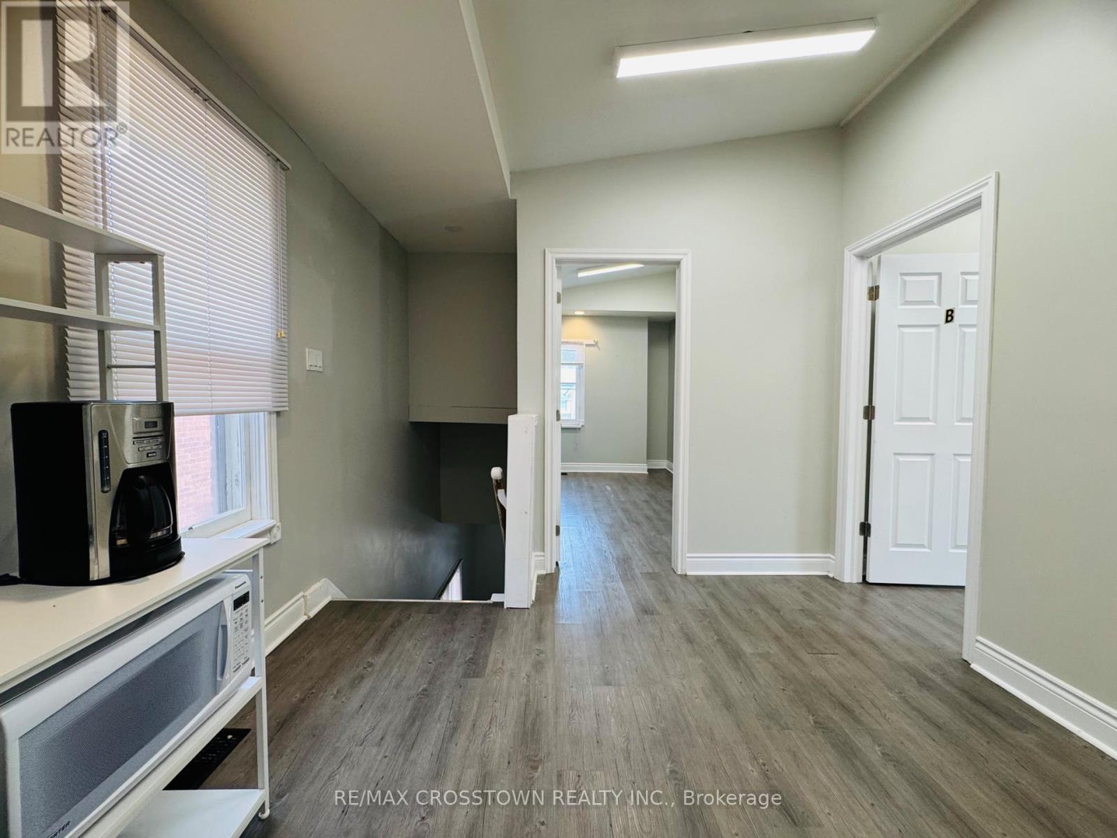 Upper - 178 Dunlop Street W, Barrie, Ontario  L4N 1B3 - Photo 6 - S12287337