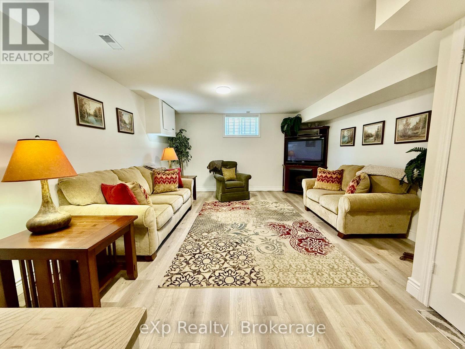 688 22nd Avenue, Hanover, Ontario  N4N 3W8 - Photo 15 - X12287360