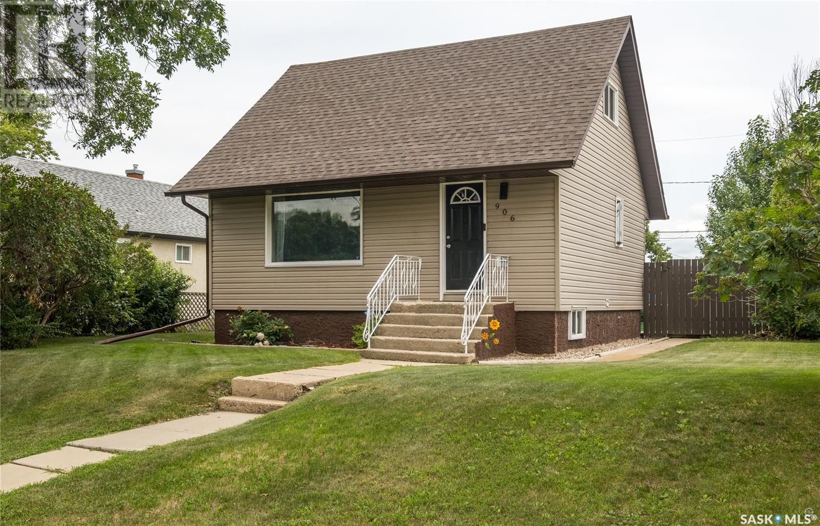 906 1st STREET E, prince albert, Saskatchewan