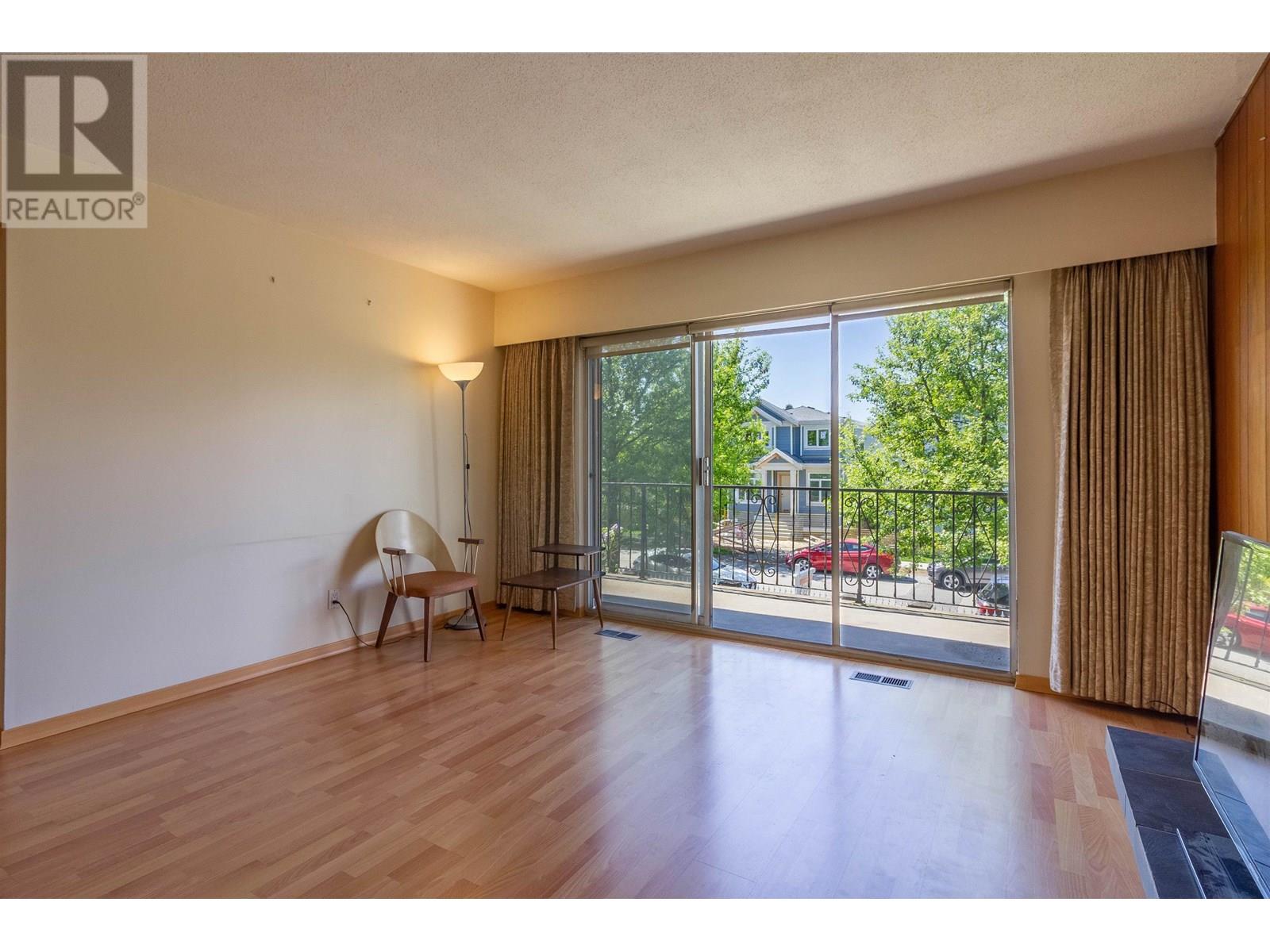 Property at 1260 ROSSLAND STREET image 3