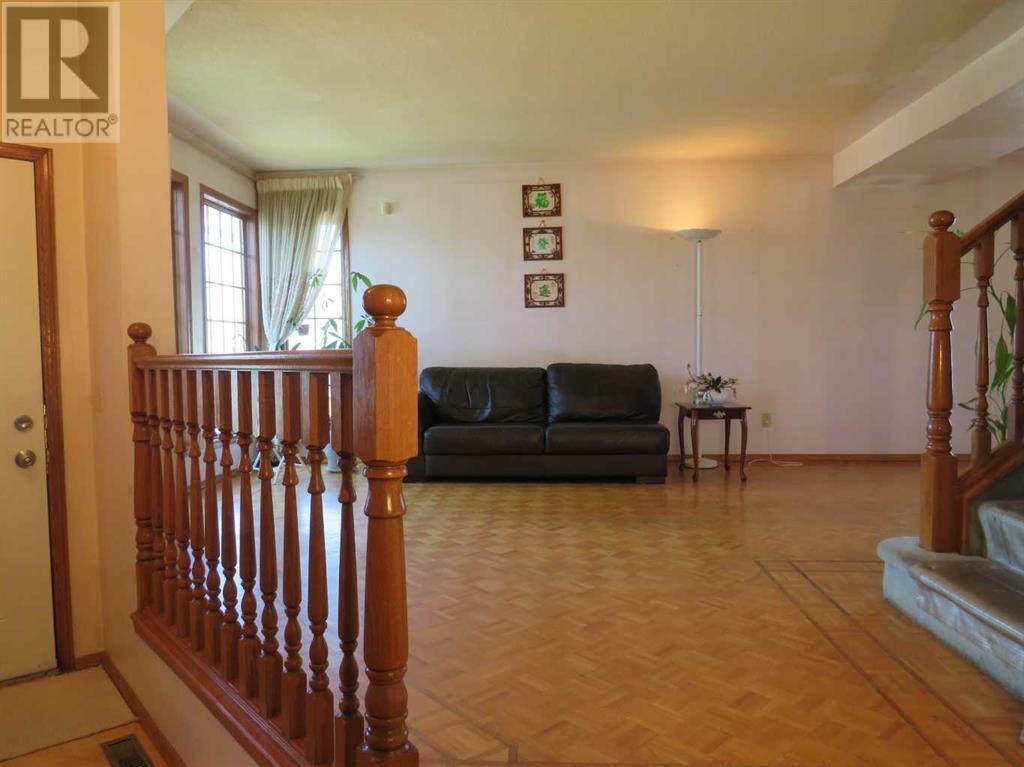 Property at 63 La Valencia Gardens NE image 5