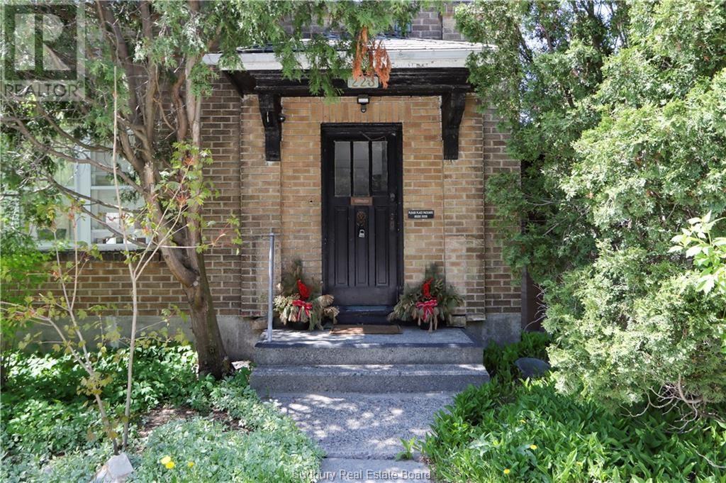 Property at 223 Mackenzie Street image 4