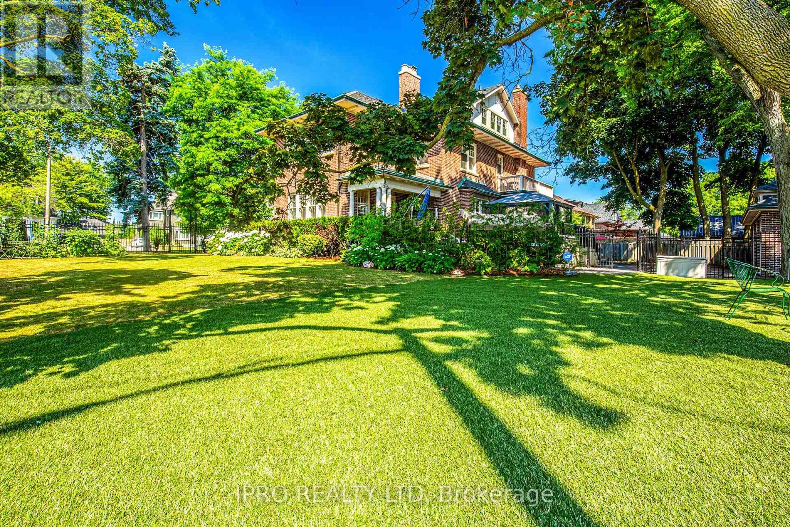 Property at 447 SIMCOE STREET N image 4