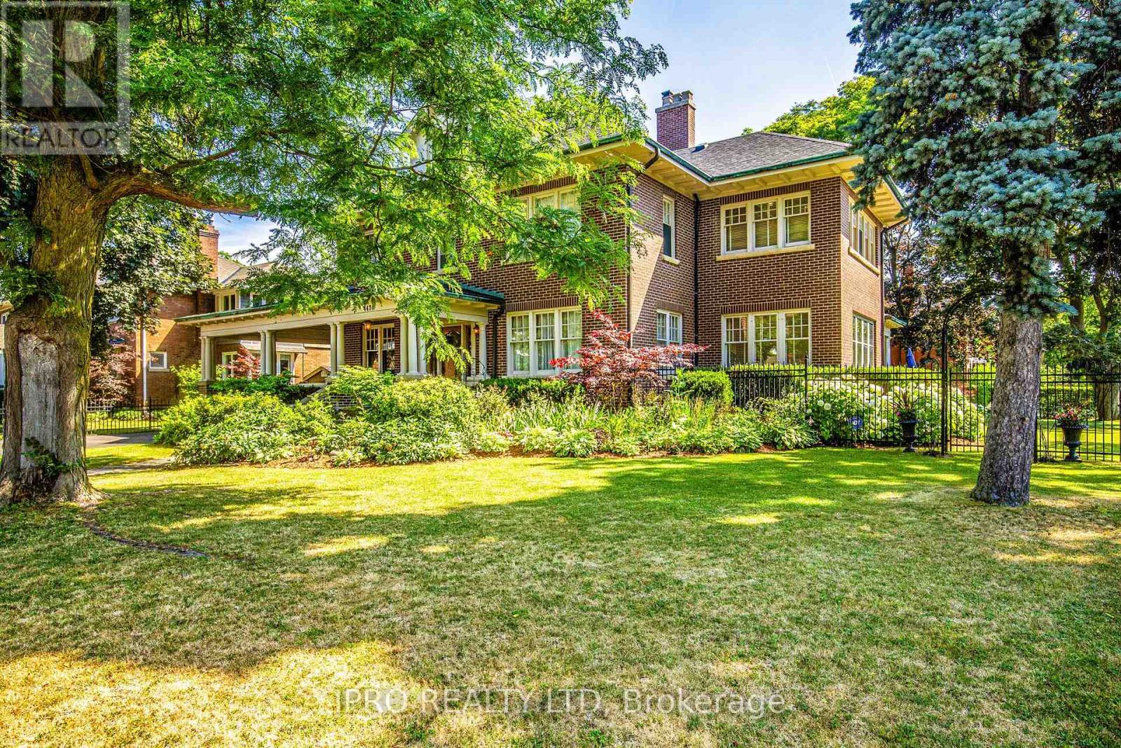 Property at 447 SIMCOE STREET N image 3