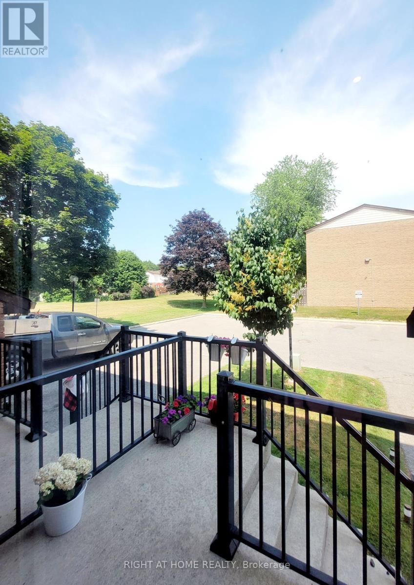 Property at 7 - 320 BLACKTHORN STREET image 1