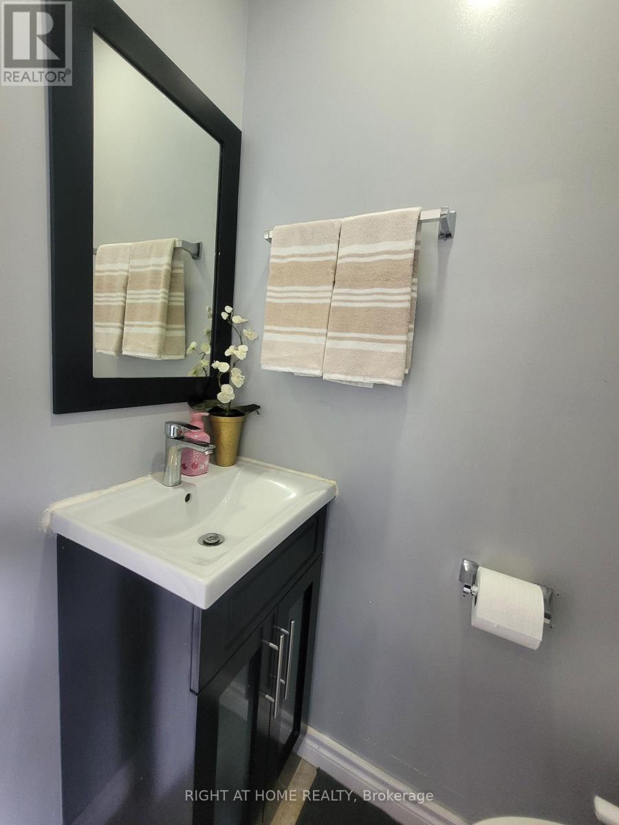 Property at 7 - 320 BLACKTHORN STREET image 4