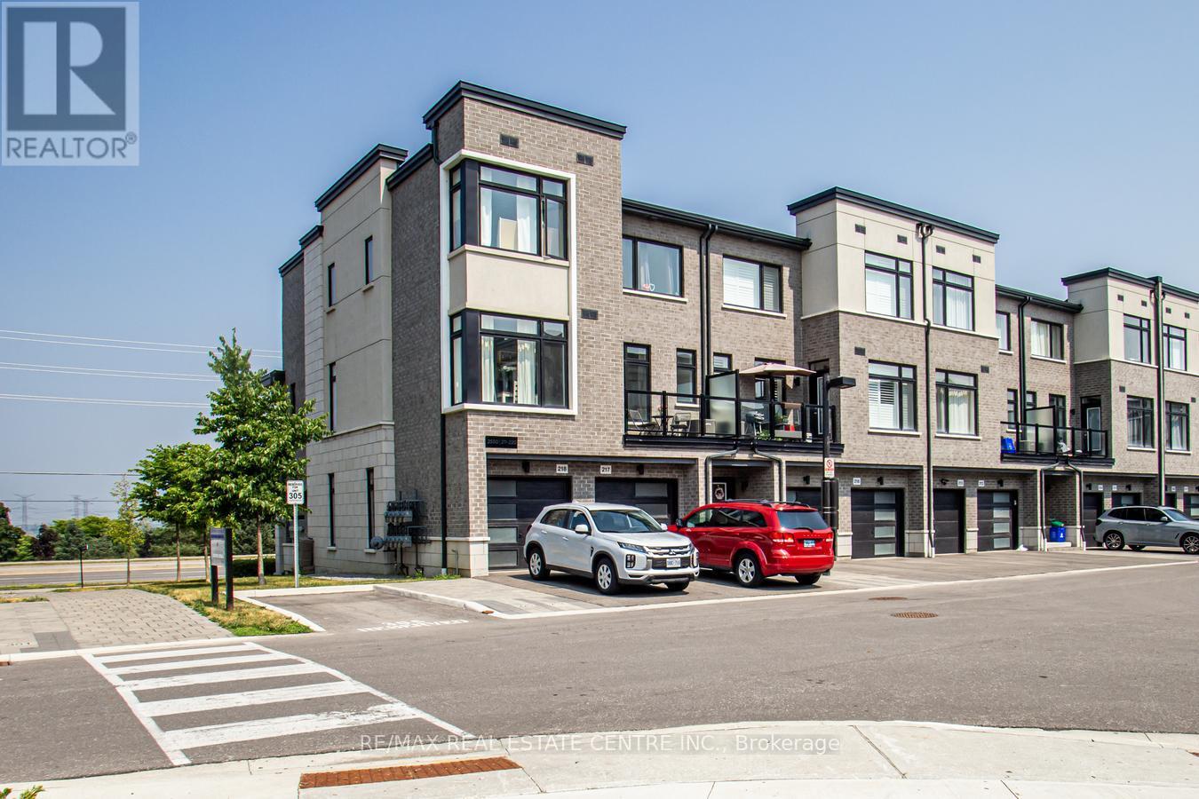 Property at 220 - 2550 CASTLEGATE CROSSING image 2