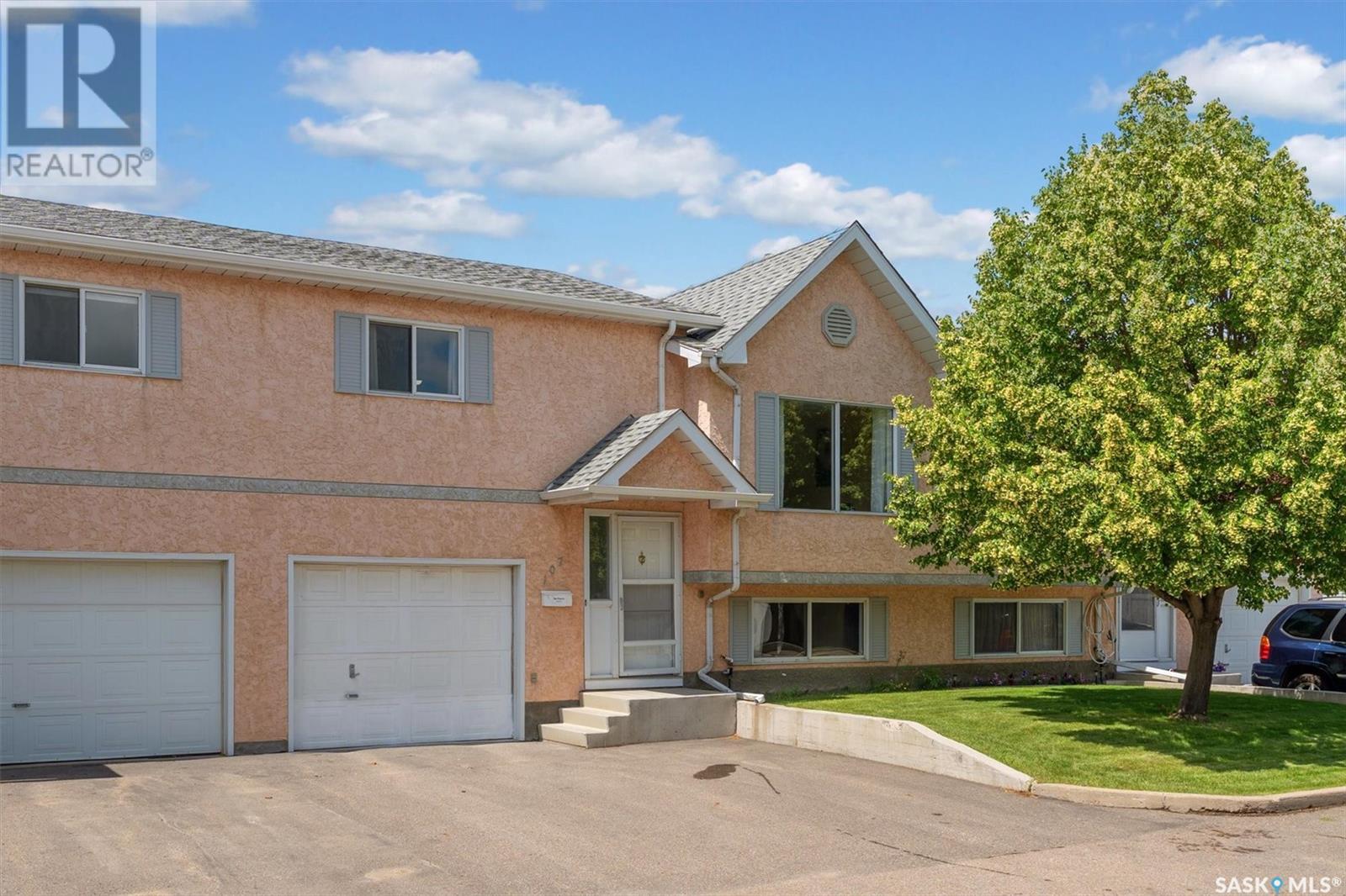 Property at 107 610 Perehudoff CRESCENT image 2