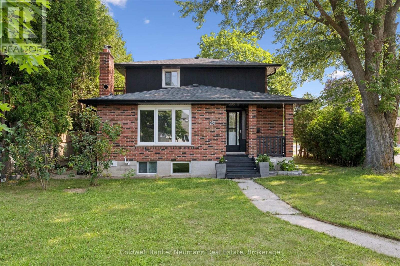Property at 251 METCALFE STREET image 1