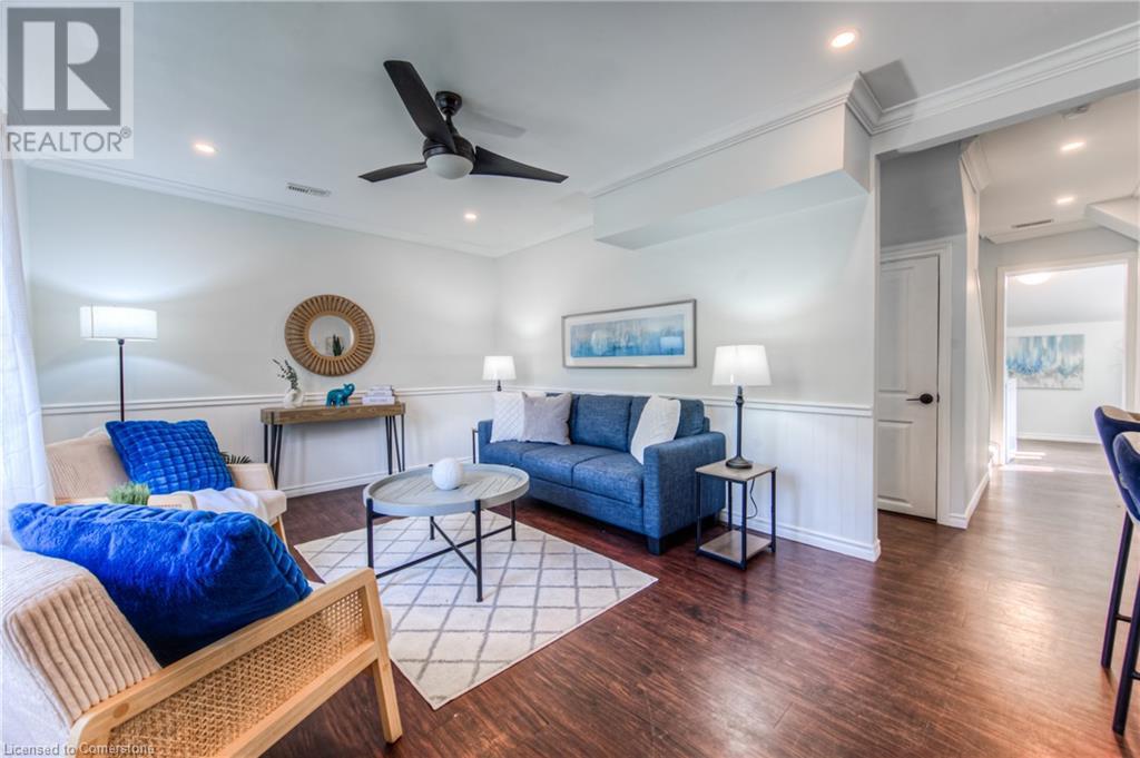 Property at 44 DUNDAS Street E image 4