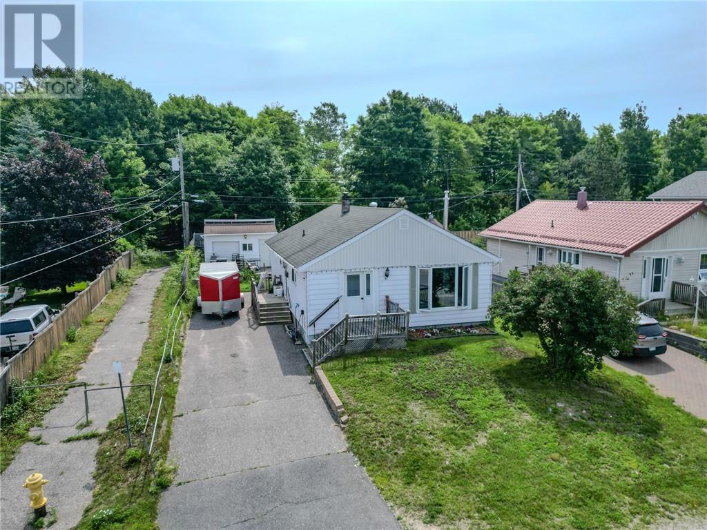 31 Hirshhorn Avenue, Elliot Lake, Ontario  P5A 1P3 - Photo 1 - 2123577