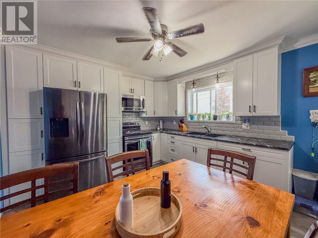 31 Hirshhorn Avenue, Elliot Lake, Ontario  P5A 1P3 - Photo 3 - 2123577