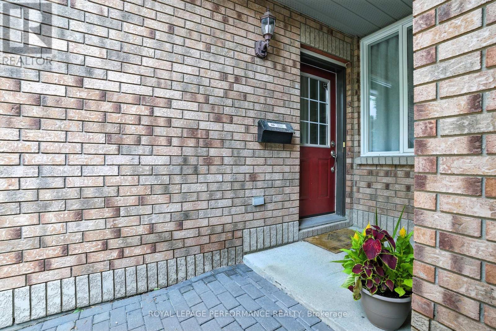 Property at 1493 LYNX CRESCENT image 2