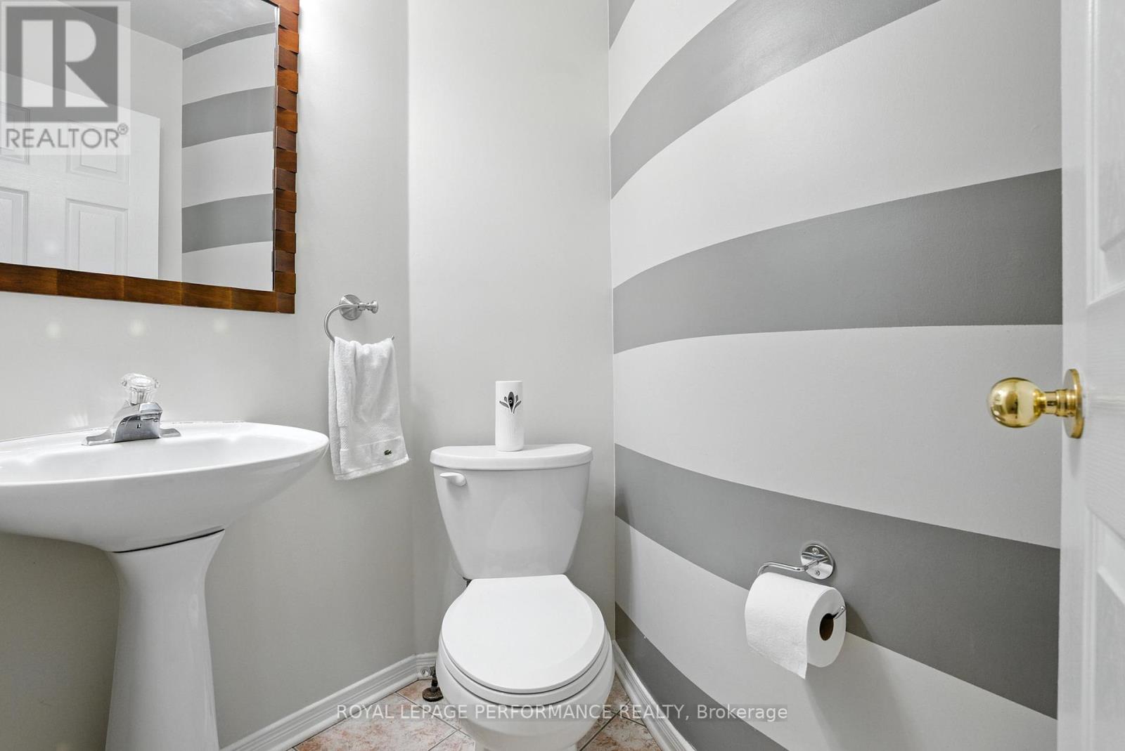 Property at 1493 LYNX CRESCENT image 3