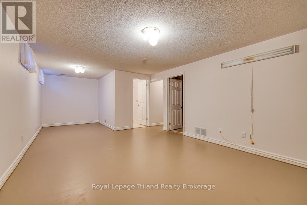 10 Armstrong Drive, Tillsonburg, Ontario  N4G 5T3 - Photo 24 - X12287504