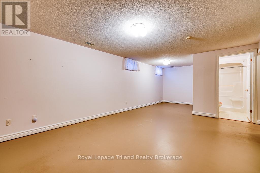 10 Armstrong Drive, Tillsonburg, Ontario  N4G 5T3 - Photo 25 - X12287504
