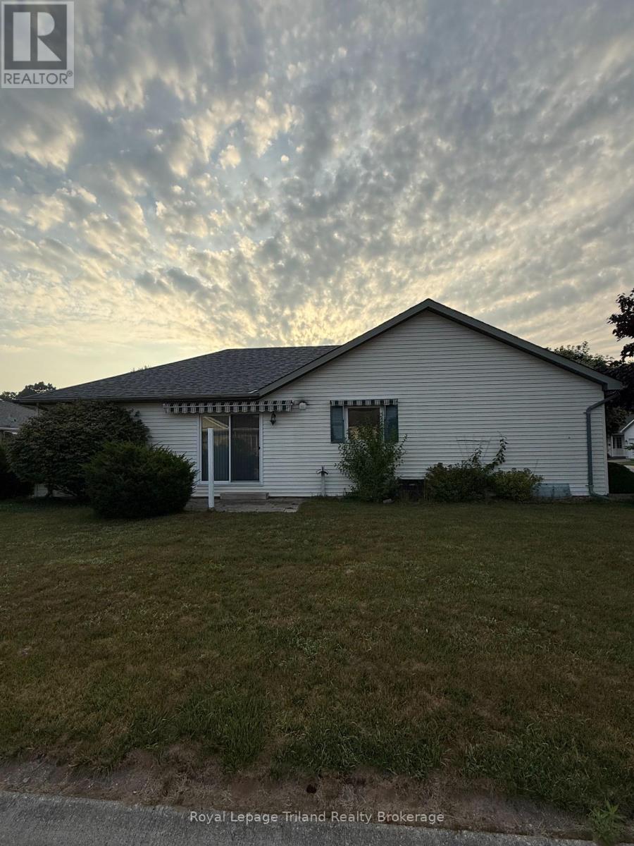 10 Armstrong Drive, Tillsonburg, Ontario  N4G 5T3 - Photo 36 - X12287504