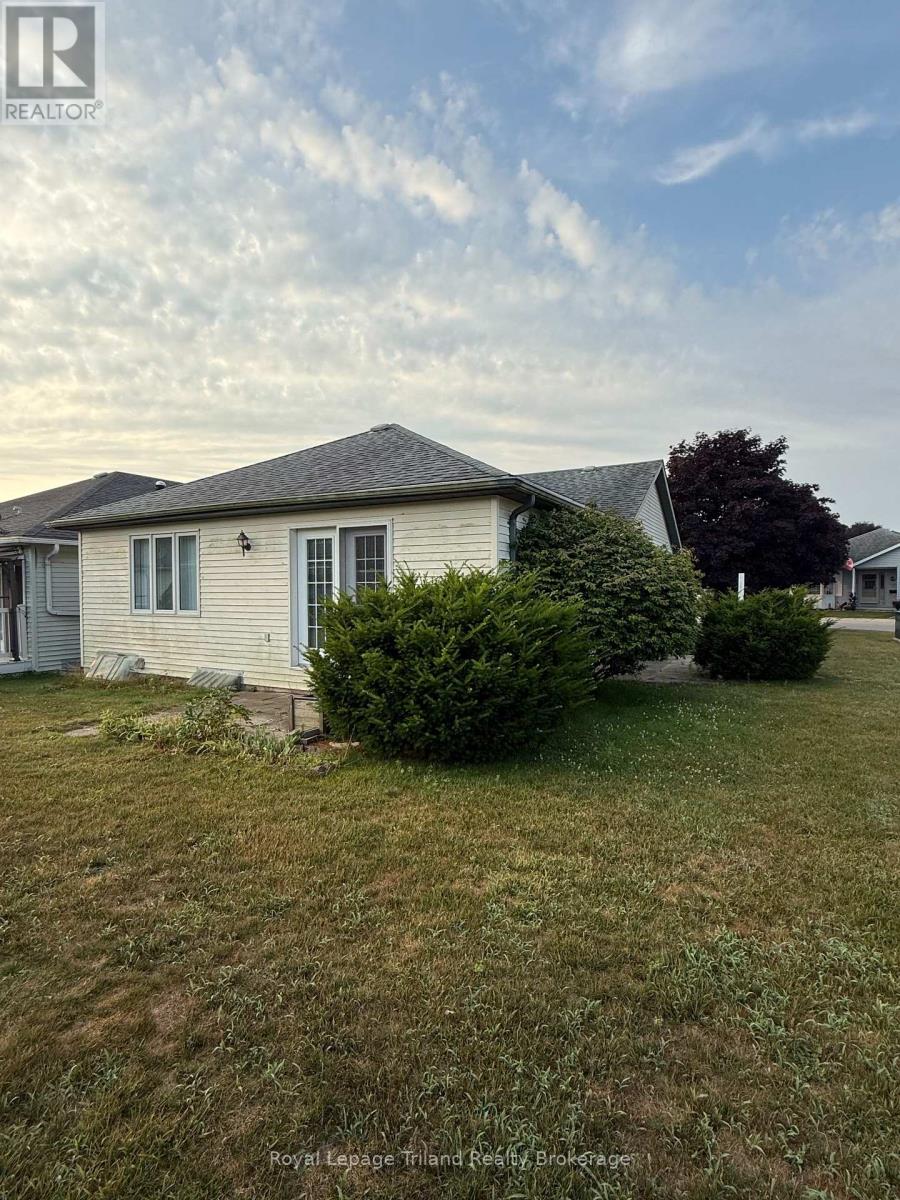 10 Armstrong Drive, Tillsonburg, Ontario  N4G 5T3 - Photo 37 - X12287504