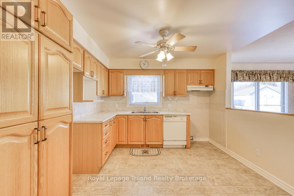 10 Armstrong Drive, Tillsonburg, Ontario  N4G 5T3 - Photo 6 - X12287504