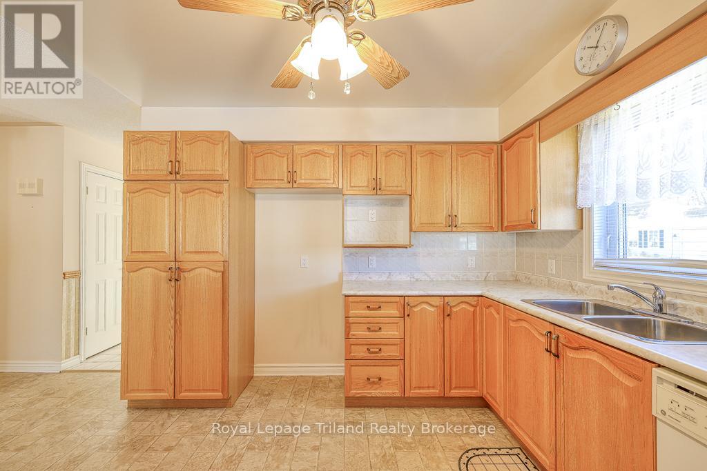 10 Armstrong Drive, Tillsonburg, Ontario  N4G 5T3 - Photo 8 - X12287504