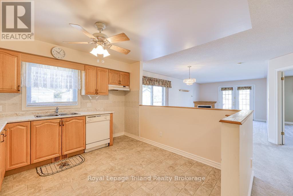 10 Armstrong Drive, Tillsonburg, Ontario  N4G 5T3 - Photo 9 - X12287504
