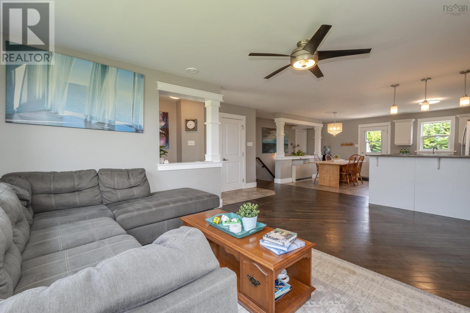 Property at 271 Leslie Road image 4