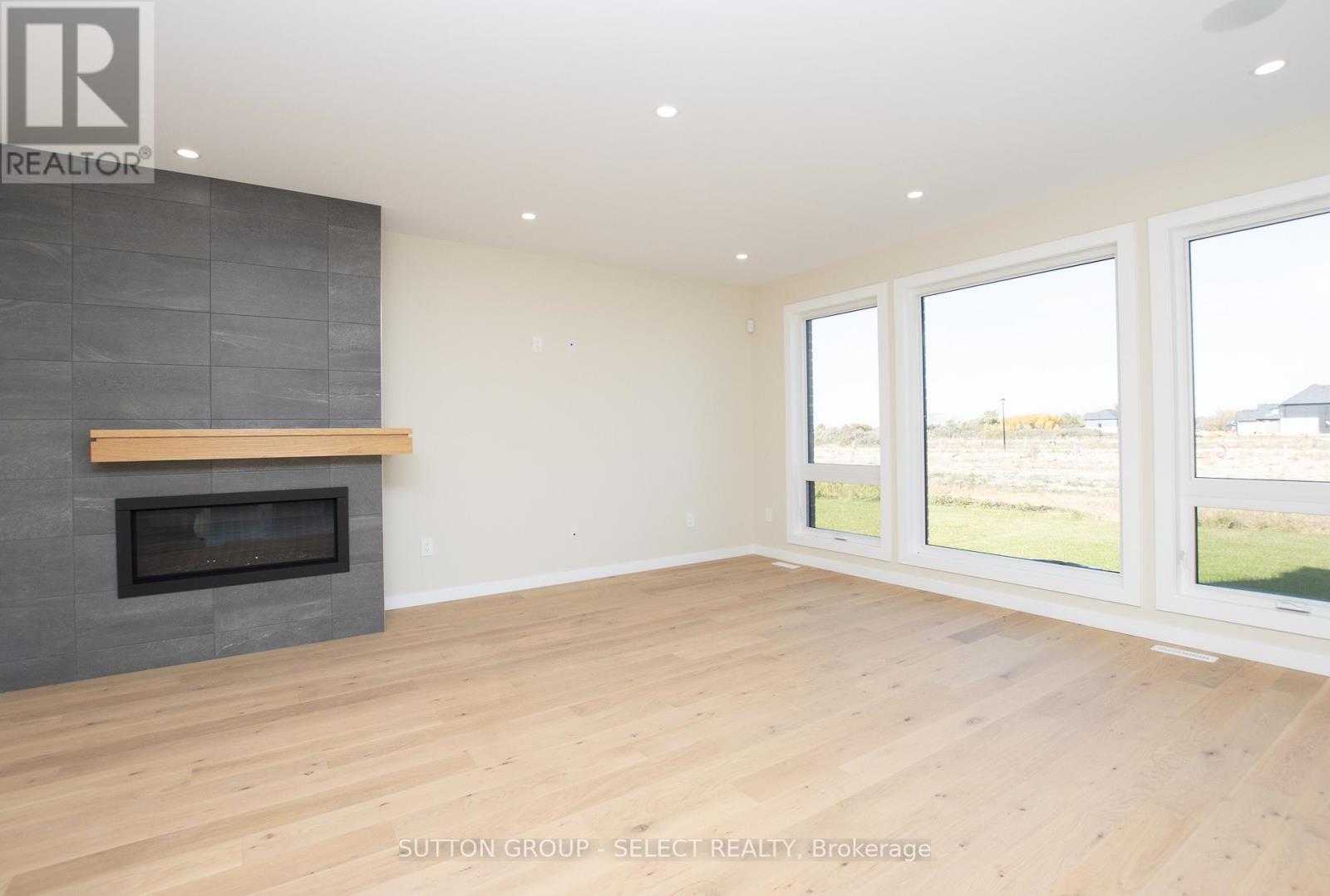 88 Optimist Drive, Southwold, Ontario  N5P 3T2 - Photo 10 - X12287572