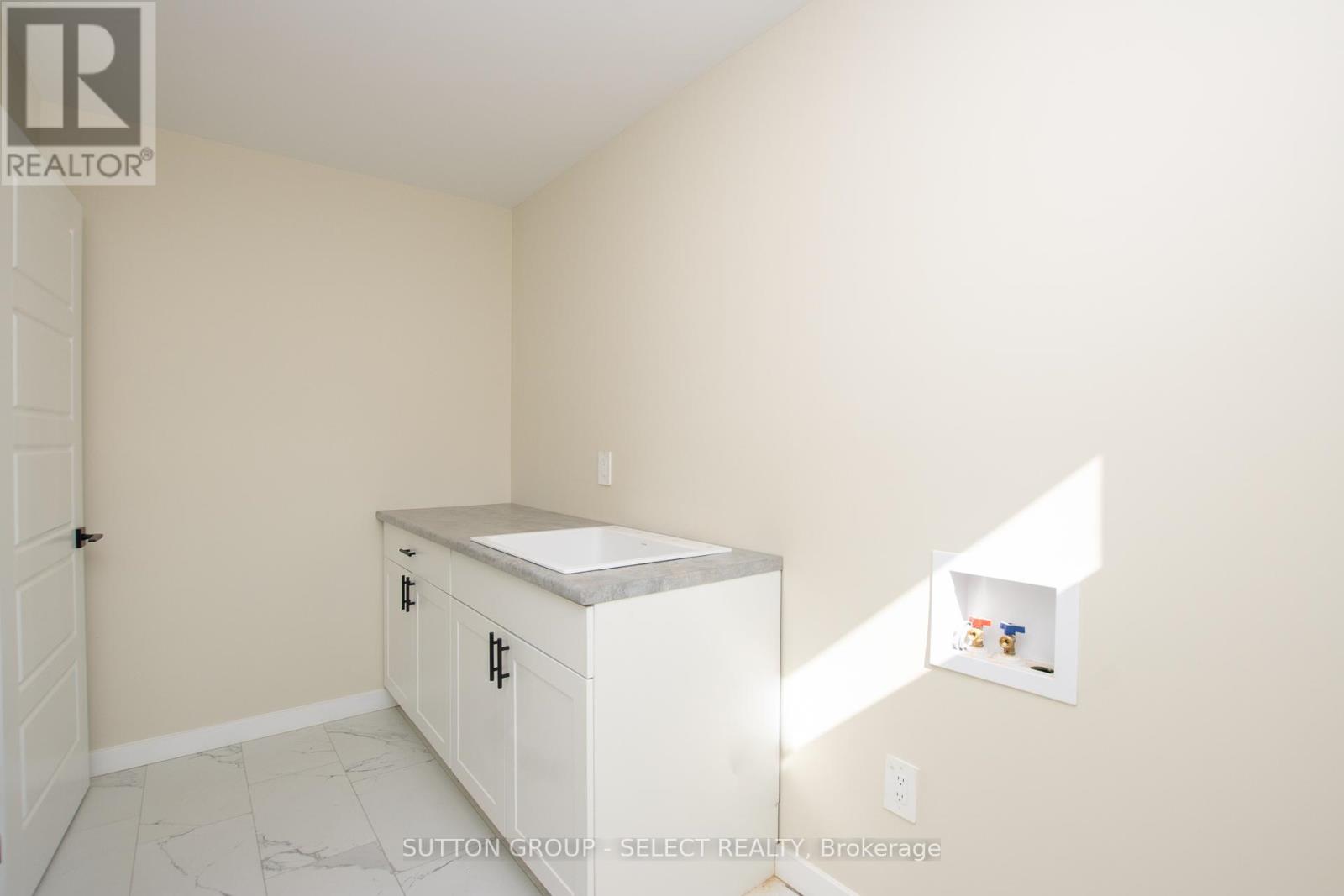 88 Optimist Drive, Southwold, Ontario  N5P 3T2 - Photo 17 - X12287572