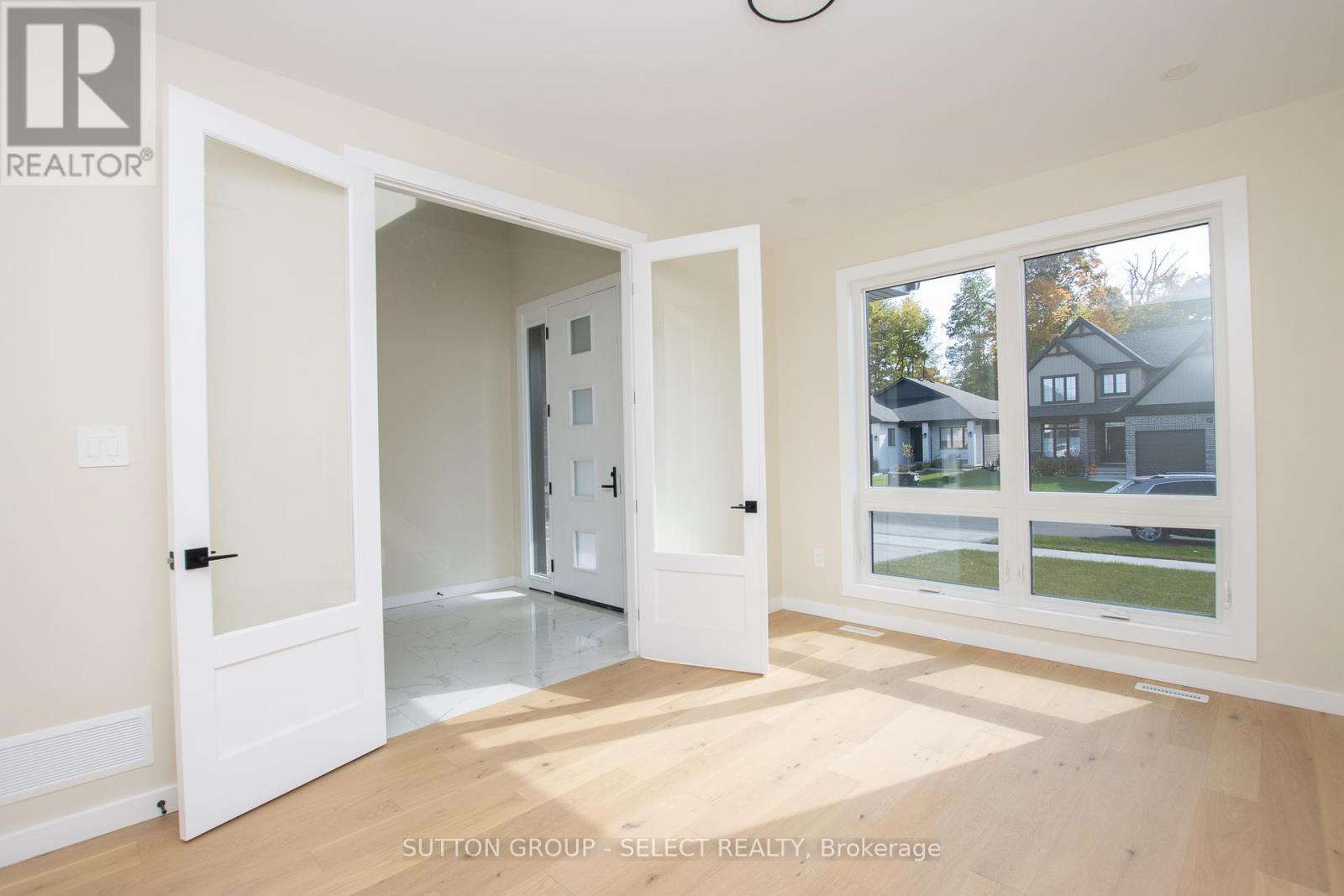 88 Optimist Drive, Southwold, Ontario  N5P 3T2 - Photo 4 - X12287572