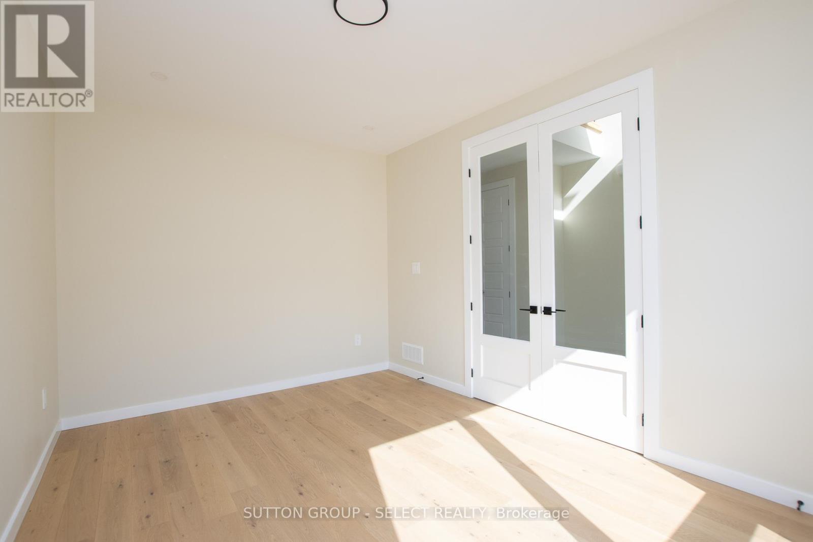 88 Optimist Drive, Southwold, Ontario  N5P 3T2 - Photo 5 - X12287572