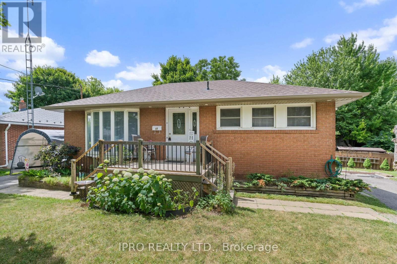 Property at 19 DAYFOOT DRIVE image 2