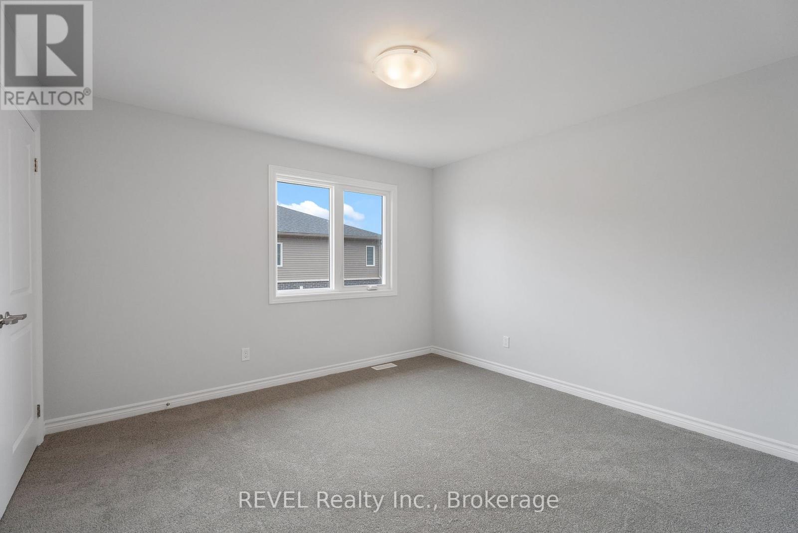 201 Wells Avenue, Fort Erie, Ontario  L0S 1N0 - Photo 23 - X12287608