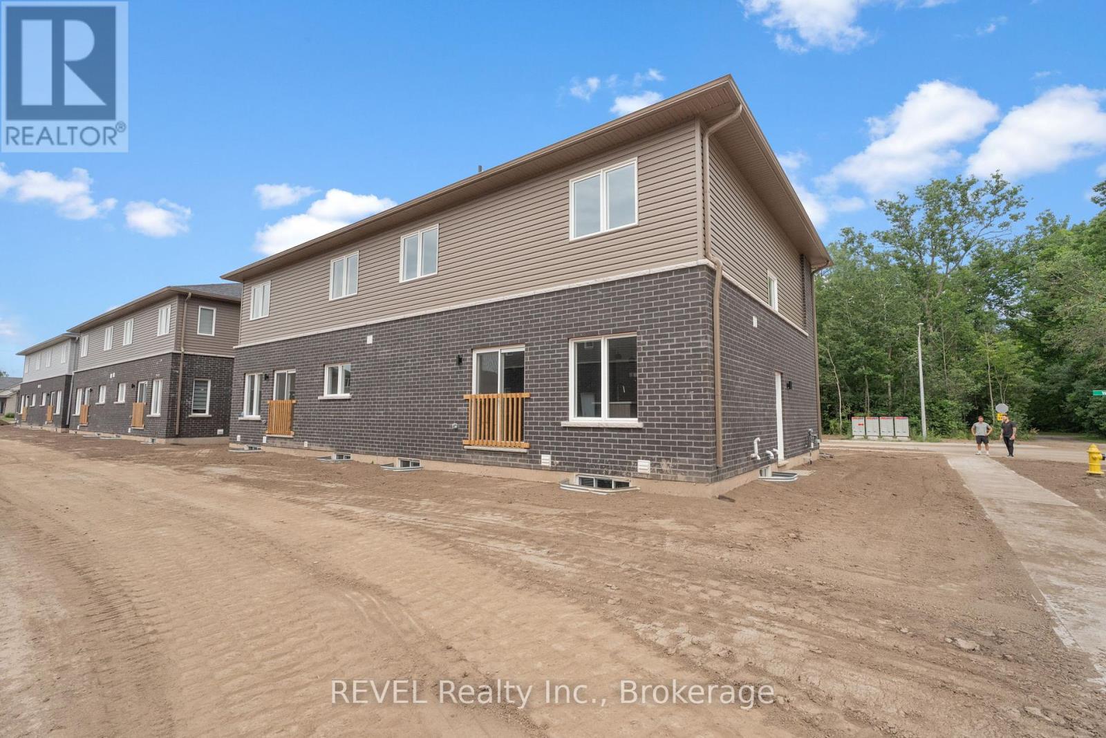 201 Wells Avenue, Fort Erie, Ontario  L0S 1N0 - Photo 31 - X12287608