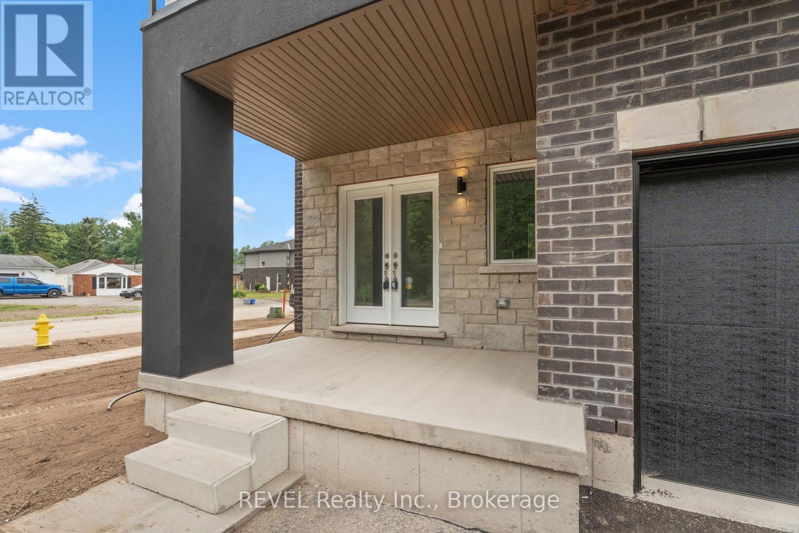 201 Wells Avenue, Fort Erie, Ontario  L0S 1N0 - Photo 5 - X12287608