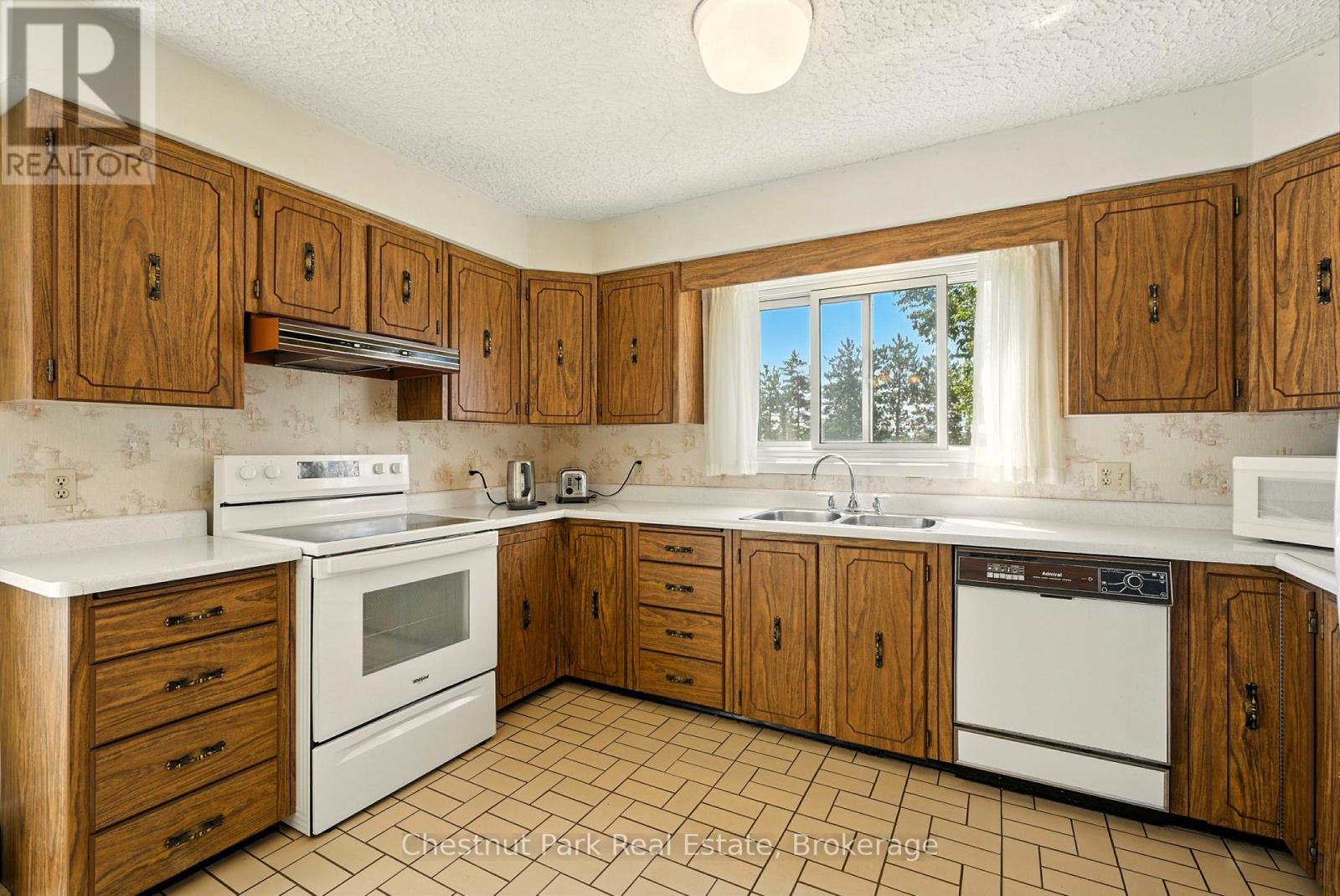 8 Dandelion Lane, Bracebridge, Ontario  P1L 1W8 - Photo 8 - X12287569